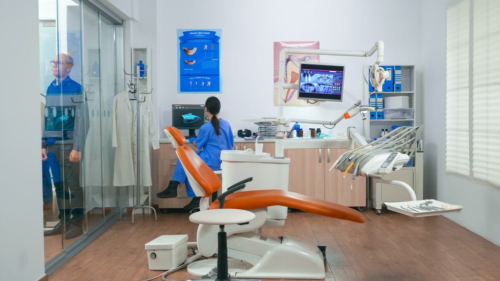 Chirurgiemotor Zahnarzt, MPE Medical, photo by DC_Studio